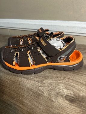 Skechers Boys' Relix Trophix Sandals Size 4 Big Kids.